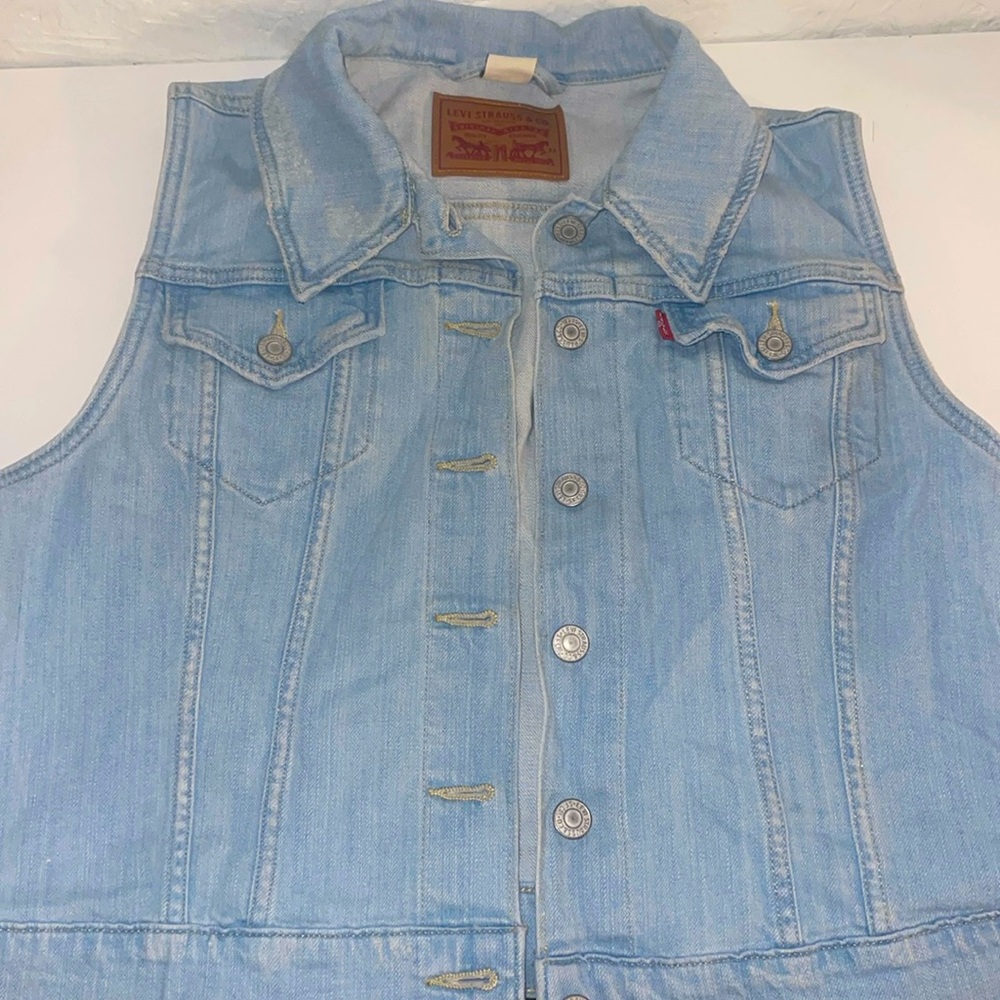 Cute Levi’s Jean vest
